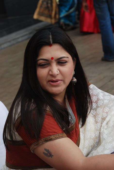kushboo in saree at big fm et awards hot images
